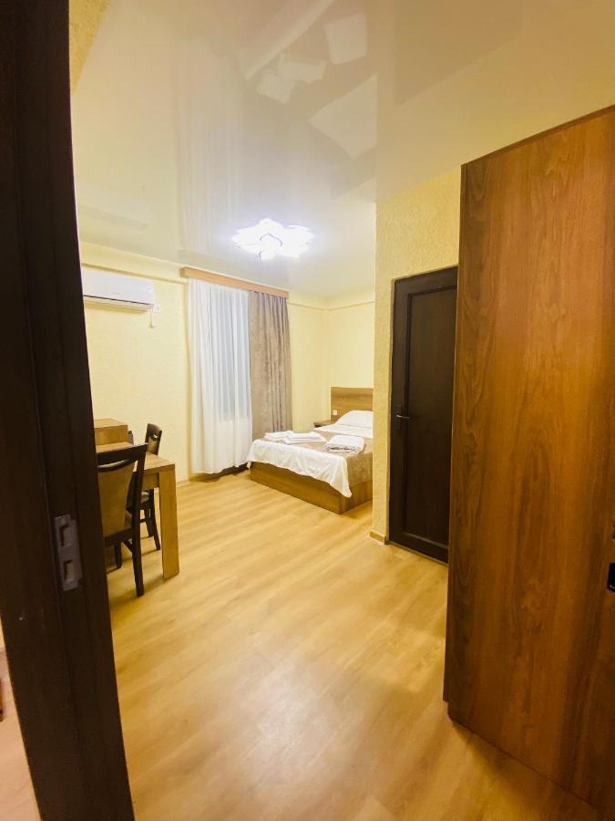 Hotel Sunrise 쿠타이시 외부 사진